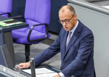 Nazi-Narrative: Merz verbreitet im Reichstag die Propaganda des BND