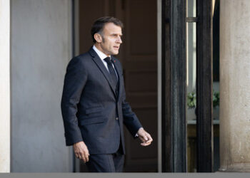 Russischer Auslandsgeheimdienst: Macron träumt von militärischer Intervention in die Ukraine