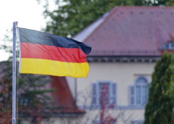 Sauerland: Dutzende Deutschlandfahnen gehisst – Staatsschutz ermittelt