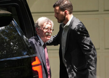 Trump-Berater John Bolton wegen Umgangs mit geheimen Dokumenten angeklagt