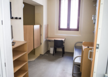 Vom Élysée in die Zelle: Nicolas Sarkozy tritt Haft an