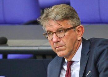 Wirbel um Kulturstaatsminister Weimer: Hat er Texte von Alice Weidel für sein Blatt gestohlen?