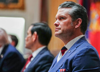 "Deine Mutter hat sie gekauft" – Pentagon pöbelt auf Frage nach Hegseths Krawatten-Farben