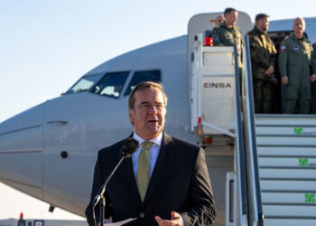 Bundeswehr: Der erste von acht "Poseidon"-Marinefliegern in Deutschland eingetroffen