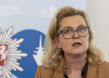 Düsseldorf: Kommissar wird Kommissarin ‒ und wegen Betrugs angezeigt