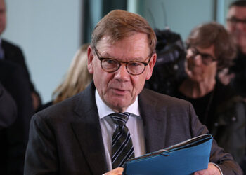 Erneut Probleme mit Regierungsflieger: Wadephul muss Südamerika-Reise mit Linienflug starten