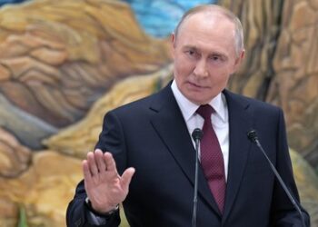Friedensvertrag und Kampf gegen "dreiköpfigen Drachen" – Putins Hauptthesen zum Ukraine-Konflikt