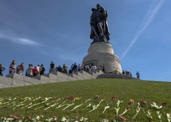 Geschichtsrevisionismus: Symposium in Berlin schlägt "Übergangsjustiz" für Sowjetmonumente vor