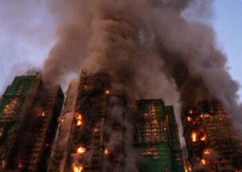 Großbrand in Hongkong außer Kontrolle – Zahl der Toten steigt auf 36