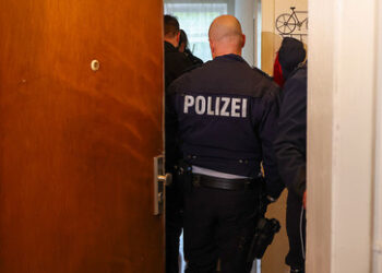 Hausdurchsuchung: X-Kommentar führt erneut zu polizeilichen Maßnahmen samt angedrohter DNA-Sicherung