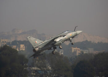 Indisches Kampfflugzeug bei Flugshow in Dubai abgestürzt – Pilot tot