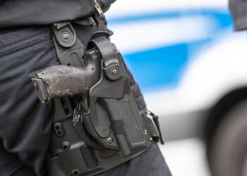 Meinungsfreiheit in Deutschland: Hausdurchsuchung bei US-Autor C. J. Hopkins in Berlin