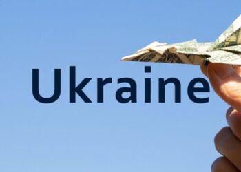 Pariser Rüstungsdeal: Selenskij bewaffnet ukrainische Streitkräfte mit Papierfliegern