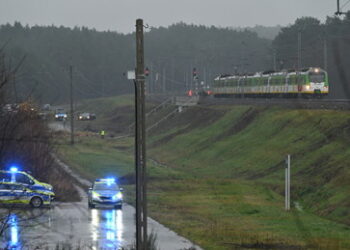 Polen beschuldigt russische Geheimdienste der Eisenbahnsprengung