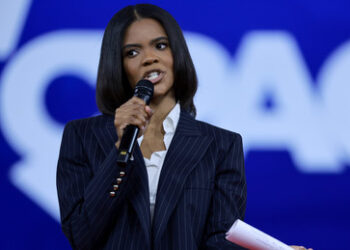 US-Podcasterin behauptet: "Macron hat meine Ermordung in Auftrag gegeben"