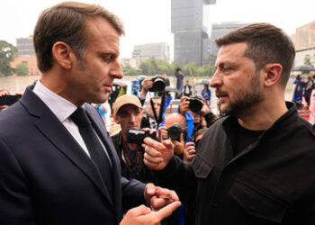 Ukraine will 100 französische Kampfjets kaufen - Selenskij und Macron unterzeichnen Abkommen