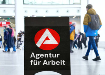 Wirtschaftsinstitut: Düstere Aussichten für 2026 ‒ Stellenabbau und Deindustrialisierung