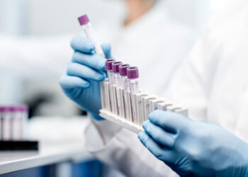 Bahnbrechende Medizin: Russland stellt erste Testchargen eines Krebsimpfstoffs vor