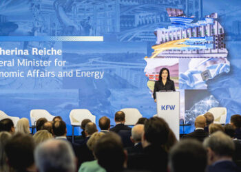 Krank zur Arbeit: Lobbyministerin will Kapitalagenda durchdrücken