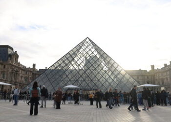 Kultur als Waffe: Warum die neuen Eintrittspreise im Louvre ideologisch motiviert sind