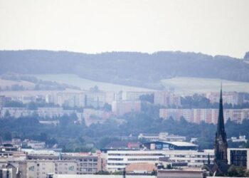 Mit Messern, Gürteln und Stöcken: Arabischsprechende Teenager gehen in Chemnitz aufeinander los