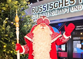 Neujahresfeier im Russischen Haus in Berlin: Kinderfest unter Polizeischutz