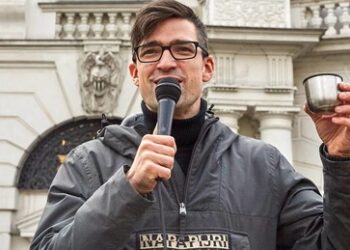 Schweiz kippt Einreiseverbot für Martin Sellner – 3.000 Franken Entschädigung zugesprochen