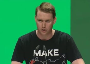 "Make Russia Small Again" – "BundeswehrGrün" präsentiert sich russophob auf dem Grünen-Parteitag