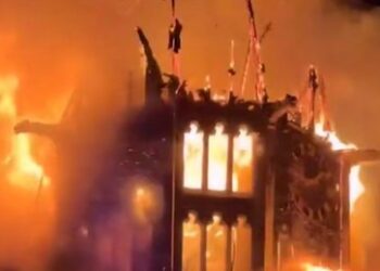 Amsterdam: Kirche in der Neujahrahrsacht vollständig verbrannt