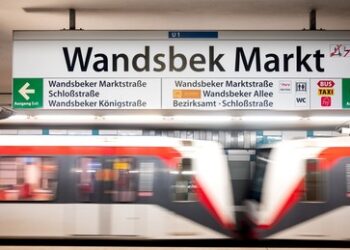 Hamburg: Südsudanese reißt junge Frau mit sich vor die U-Bahn