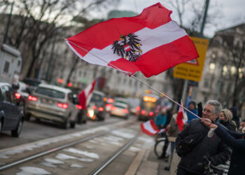 Mehrheit der Österreicher fordert härtere Asylpolitik und strengere Grenzkontrollen