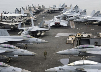 Militärischer Eingriff? USA verlegen offenbar Flugzeugträger nach Nahost