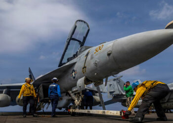 Nach Verlegung des US-Flugzeugträgers in die Region: Warnung vor iranischen Drohnenschwärmen
