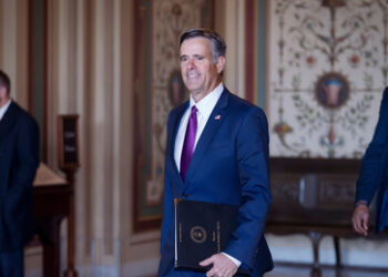 Paukenschlag: CIA-Chef trifft sich mit Interimspräsidentin Venezuelas in Caracas