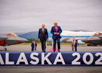 Putin im Goldrahmen: Weißes Haus hängt gemeinsames Foto mit Trump auf