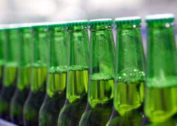 Russen tranken 2025 weniger Bier und Wodka – Deutsche auch