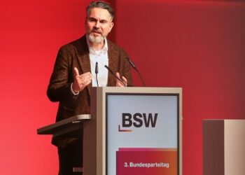 Wegen Kontakten zur Rüstungsindustrie: De Masi klagt gegen EU-Kommissionschefin von der Leyen