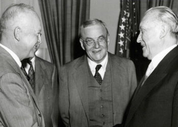 Werner Rügemer über Adenauers "Weichenstellung": Deutschlands Unterwerfung unter die USA