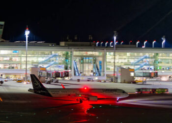 Auf Stuttgart 21 warten und nachts in Flugzeugen festsitzen – Ach, Deutschland, was ist nur los