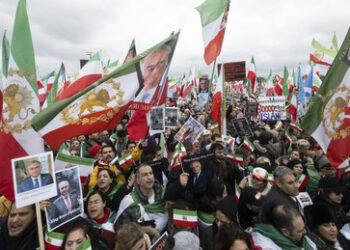 Aufmarsch der "Jubelperser": Mit Mordaufrufen und Naziparolen für "westliche Werte"