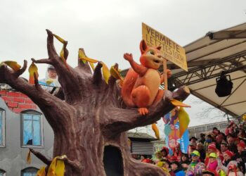 Botschaft im Kölner Rosenmontagsumzug: Aufrüstung dient Profiten von Rheinmetall