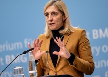 Deutsche Gesundheitsministerin Warken will kriegstüchtiges Gesundheitswesen