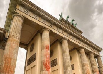 Farbanschlag auf Brandenburger Tor: Geldstrafen für Aktivisten der "Letzten Generation"
