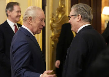 Premier Starmer opfert den Nächsten: Leiter der öffentlichen Verwaltung muss gehen