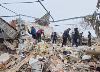 Ukrainischer Drohnenangriff tötet Mutter und Kind in Mariupol