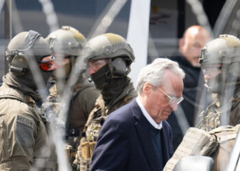 "Rollatorputsch" – vom Gerichtssaal auf den Friedhof?