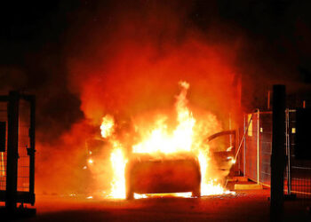 AfD-Mitglied zündet eigenes Auto an und fälscht Antifa-Bekennerbrief – Parteiausschluss beantragt