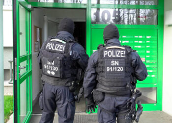 Angebliche SA-Parole: Wegen Youtube-Kommentar droht alleinerziehendem Vater der Jobverlust