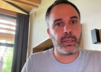 Berlin: EU-sanktioniertem Journalist Doğru droht nach Gerichtsurteil die Obdachlosigkeit