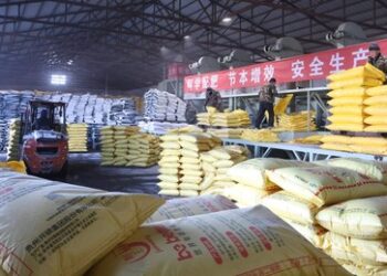 China stoppt Dünger-Exporte – Drohende Ernährungskrisen und Bauernpleiten